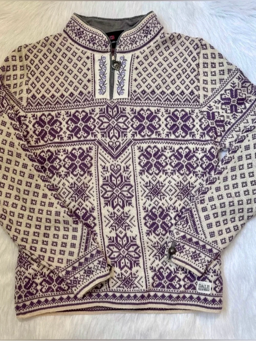 Womens Purple Dale of Norway Peace Sweater  Rare color 100% wool